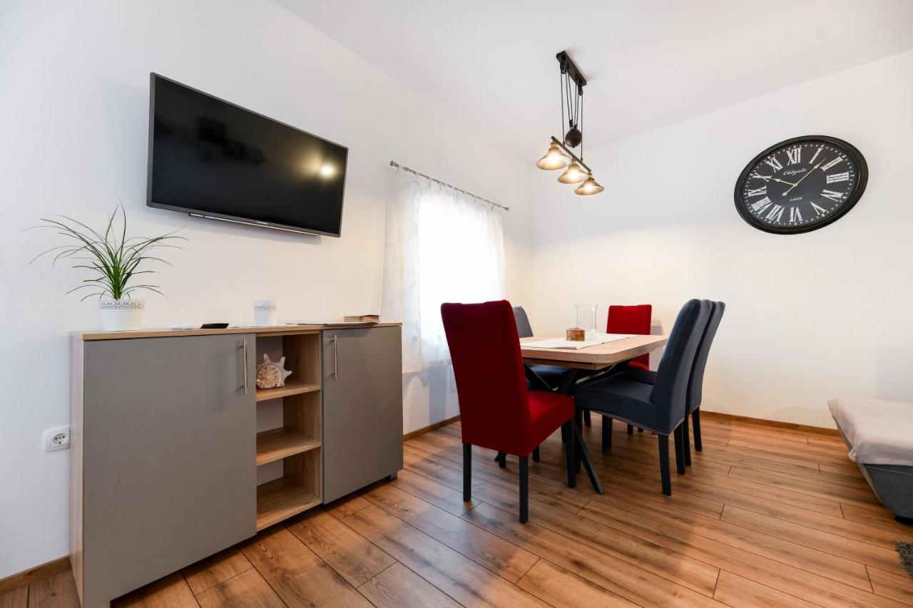 Holiday Home Skevini Dvori 스타리그라드 파클레니차 외부 사진