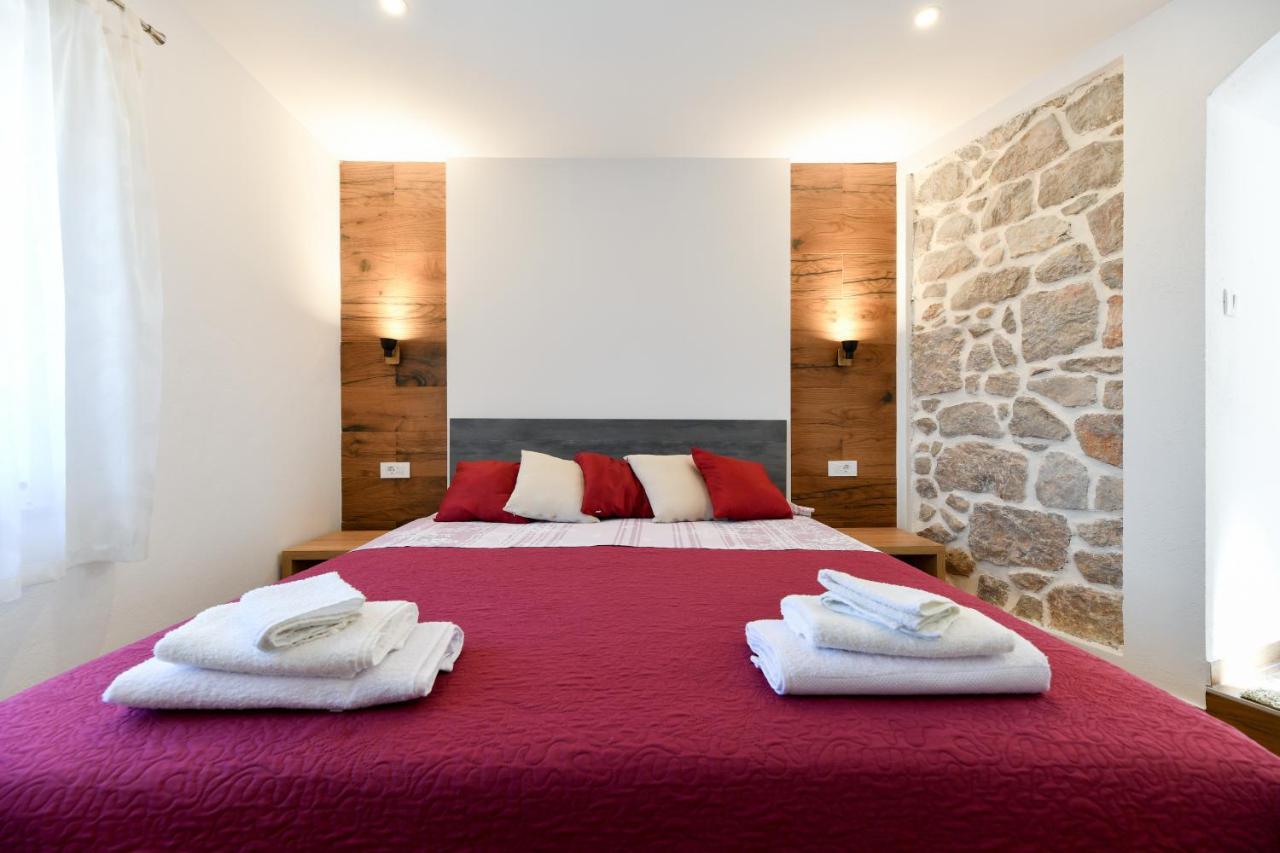 Holiday Home Skevini Dvori 스타리그라드 파클레니차 외부 사진