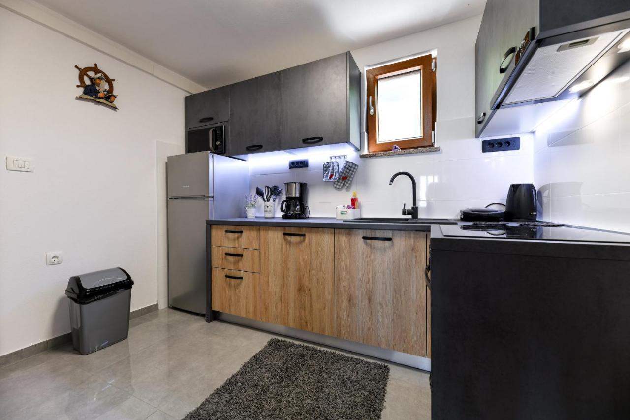 Holiday Home Skevini Dvori 스타리그라드 파클레니차 외부 사진